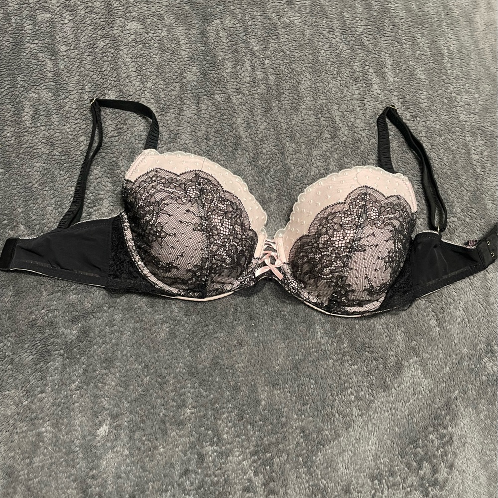 Victoria's Secret DREAM ANGELS LINED DEMI BRA 
32DDD Black and Pink Lace Bra